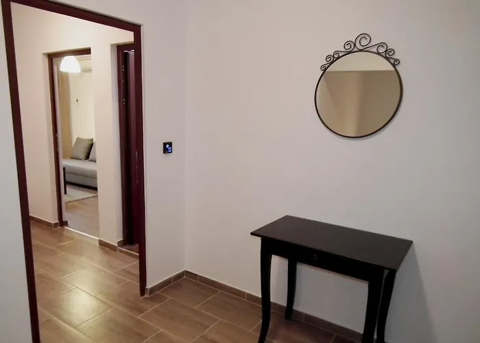 White House Guest house 3*