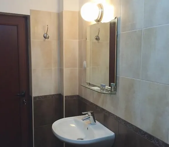 White House Guest house 3*