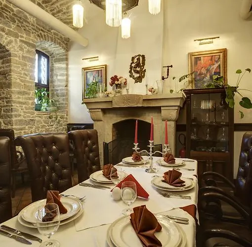 White House Guest house 3*